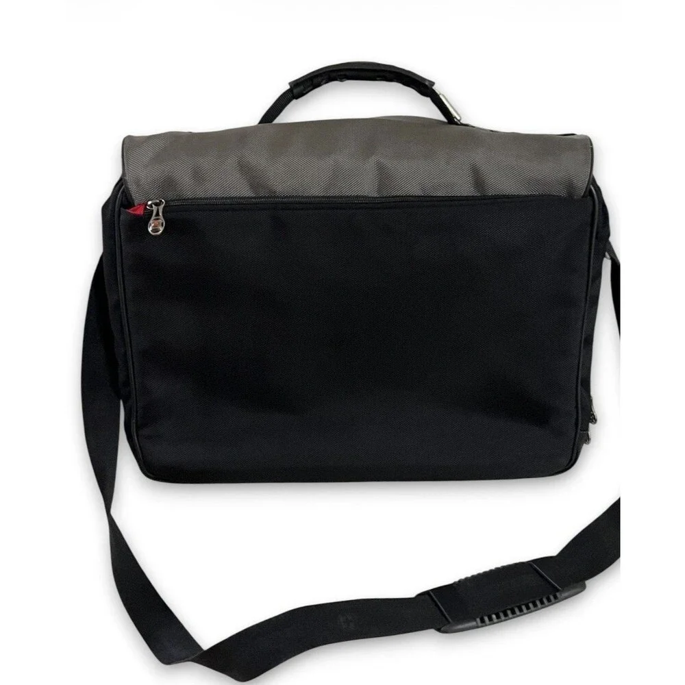 SwissGear By Wenger Saturn 17” Laptop Messenger Bag Gray Black Rugged Pockets
